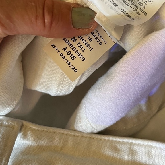 Madewell Curvy High Rise Skinny Jeans in Pure White - Picture 11 of 16